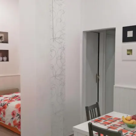 Vittorio Emanuele-1 By Interhome アパート ローマ